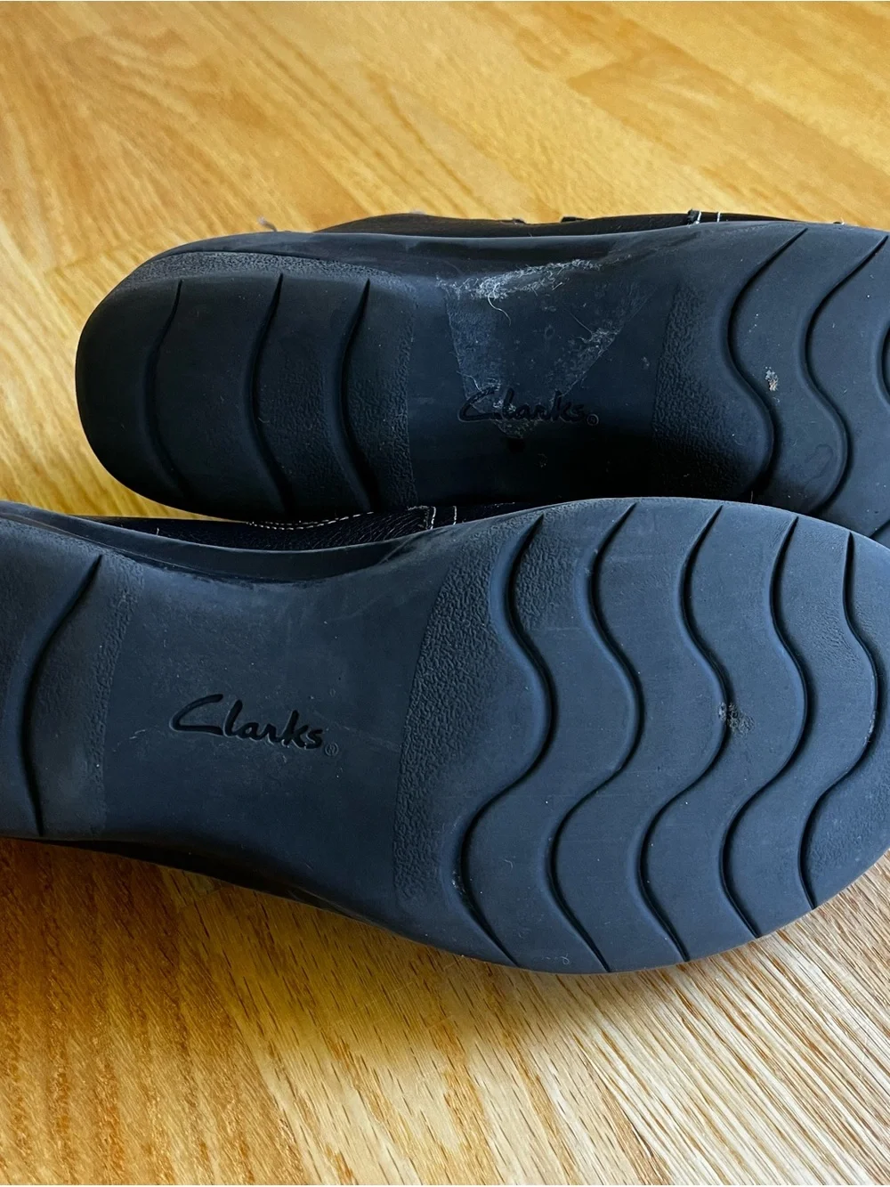 CLARKS WOMEN ORTHOLITE SLIP ON WOMEN SIZE 7 W BLACK LEATHER COMFORT LOAFER - Picture 3 of 3